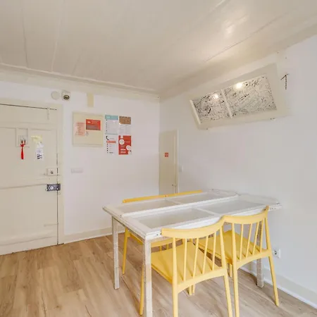 Bairro Alto Window - Cozy Spot In A Buzzing Locale Διαμέρισμα