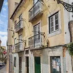 Bairro Alto Window - Cozy Spot In A Buzzing Locale