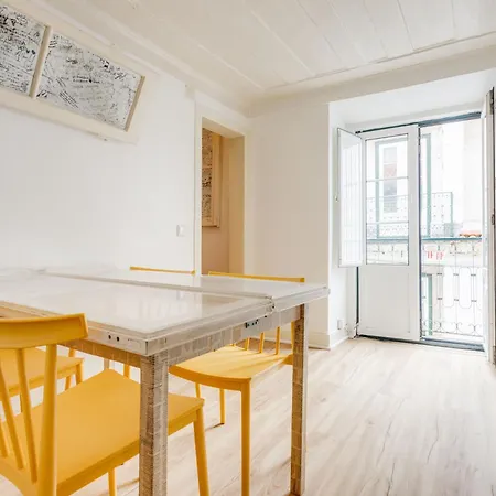 Bairro Alto Window - Cozy Spot In A Buzzing Locale Lisbon