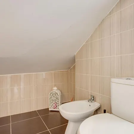 Bairro Alto Window - Cozy Spot In A Buzzing Locale *