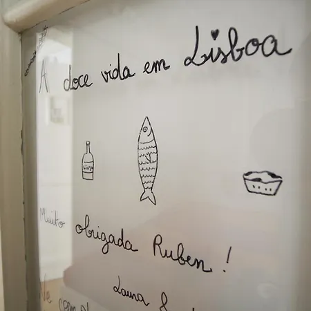 Bairro Alto Window - Cozy Spot In A Buzzing Locale 아파트 *
