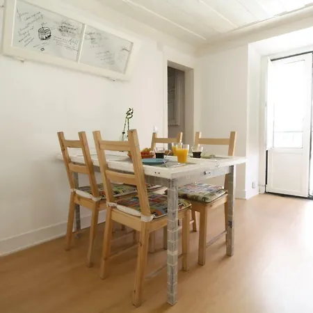 Appartamento Bairro Alto Window - Cozy Spot In A Buzzing Locale *