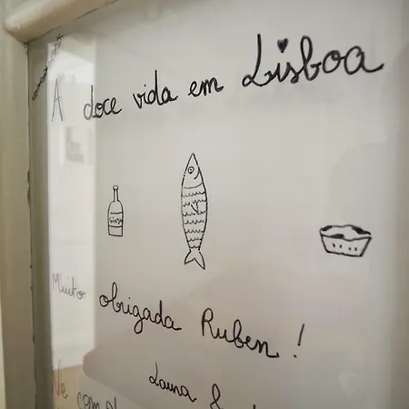 Appartamento Bairro Alto Window - Cozy Spot In A Buzzing Locale *