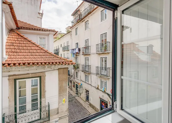 شقة Bairro Alto Window - Cozy Spot In A Buzzing Locale
