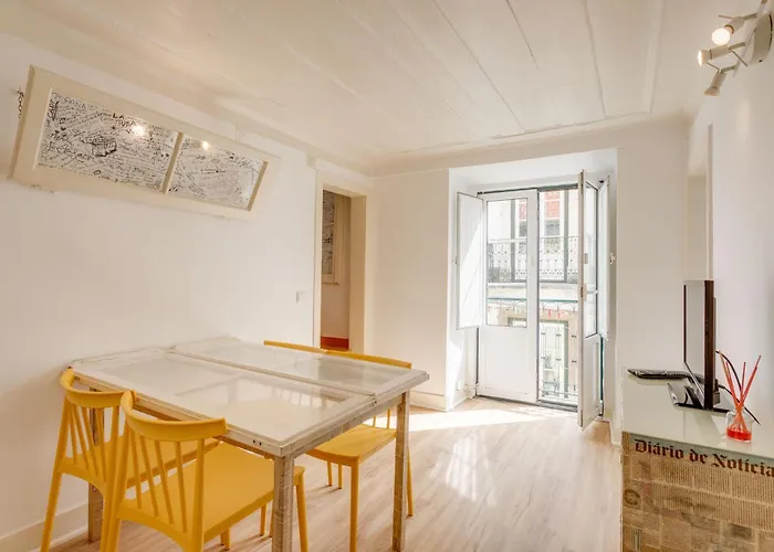 شقة Bairro Alto Window - Cozy Spot In A Buzzing Locale Lisboa