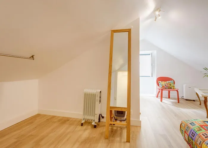 Bairro Alto Window - Cozy Spot In A Buzzing Locale