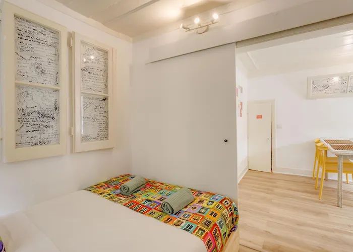 Bairro Alto Window - Cozy Spot In A Buzzing Locale شقة