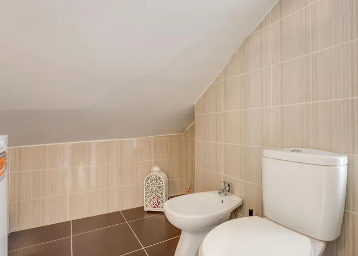 Bairro Alto Window - Cozy Spot In A Buzzing Locale *