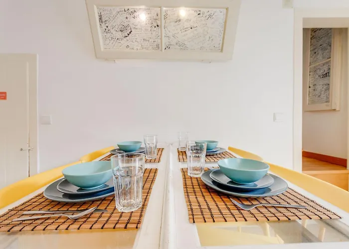 Bairro Alto Window - Cozy Spot In A Buzzing Locale شقة Lisboa