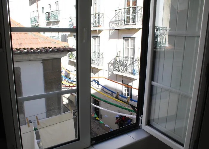 شقة Bairro Alto Window - Cozy Spot In A Buzzing Locale Lisboa
