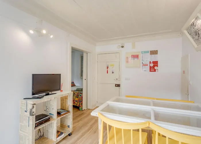 Bairro Alto Window - Cozy Spot In A Buzzing Locale شقة