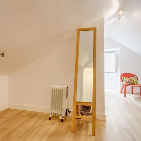 Bairro Alto Window - Cozy Spot In A Buzzing Locale