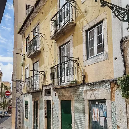 Bairro Alto Window - Cozy Spot In A Buzzing Locale
