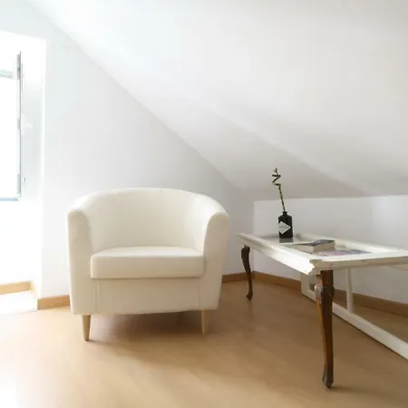 Apartamento Bairro Alto Window - Cozy Spot In A Buzzing Locale *